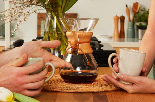 ケメックスで淹れたコーヒーを飲む
